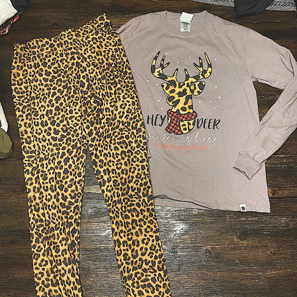 Simply Southern 3/4 sleeve shirt with leggings.